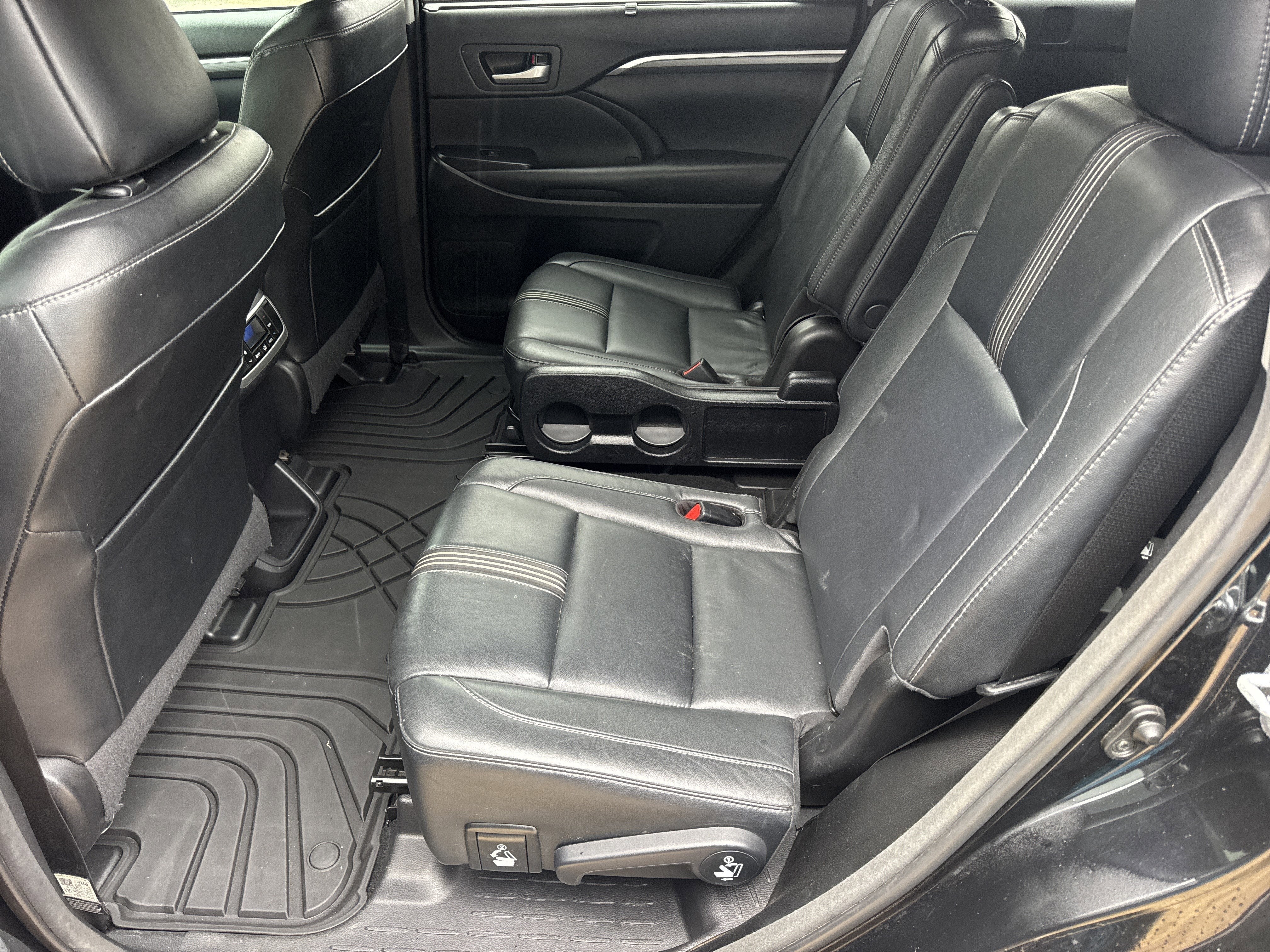 2017 Toyota Highlander SE