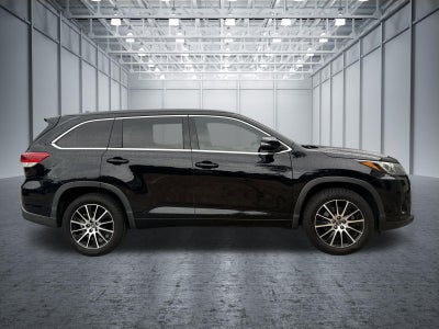 2017 Toyota Highlander SE