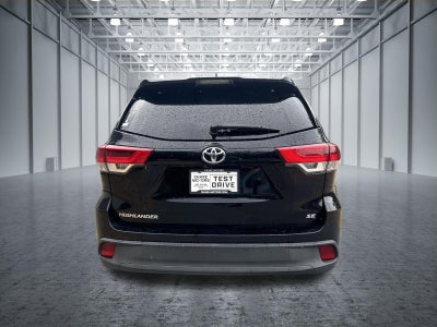2017 Toyota Highlander SE