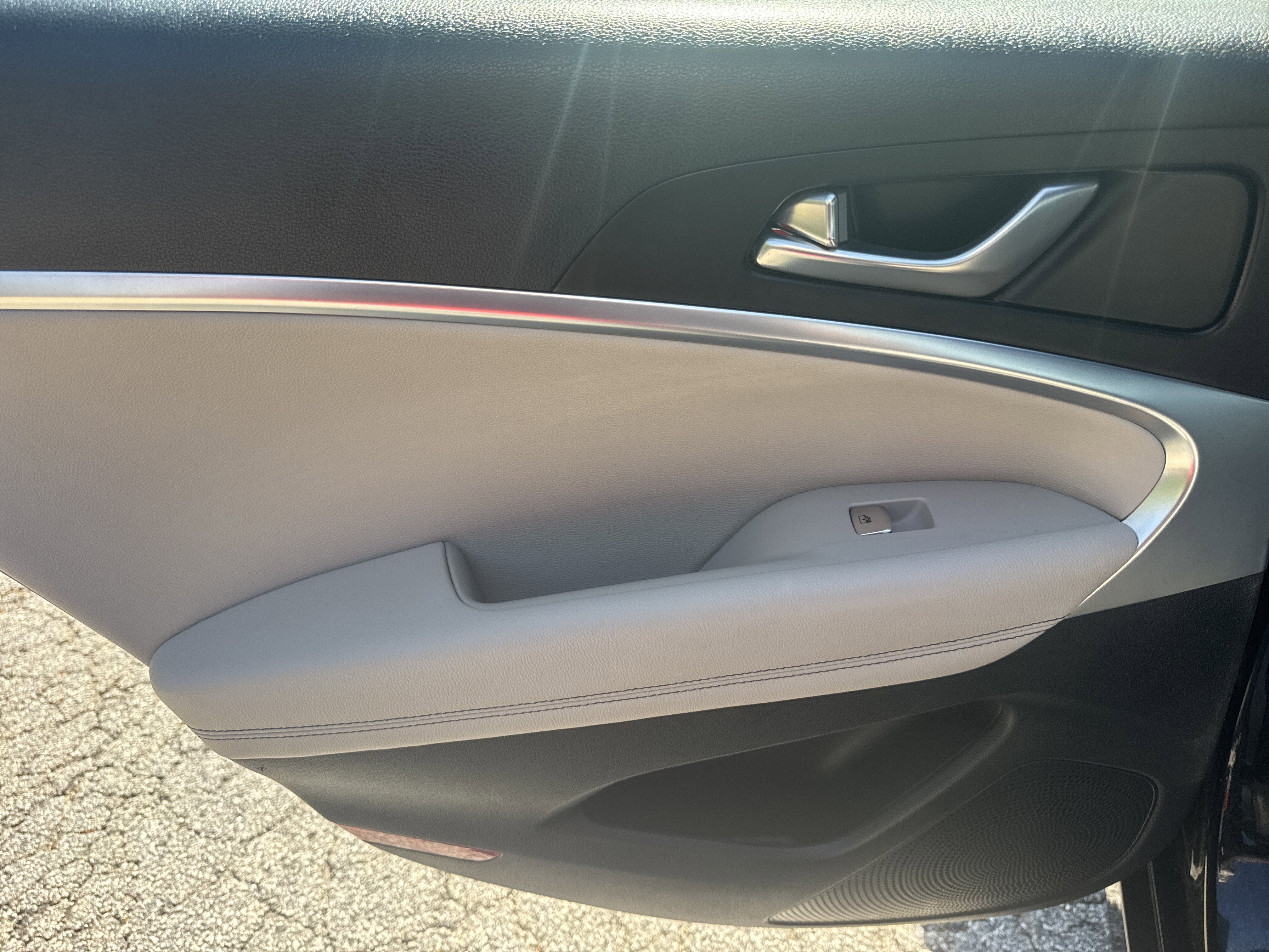 2022 Genesis G70 2.0T